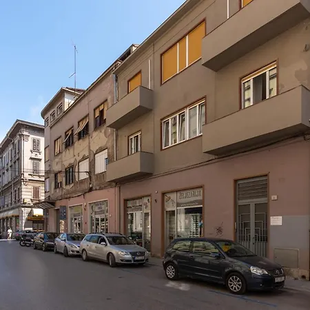 La Preziosa ゲストハウス プーラ