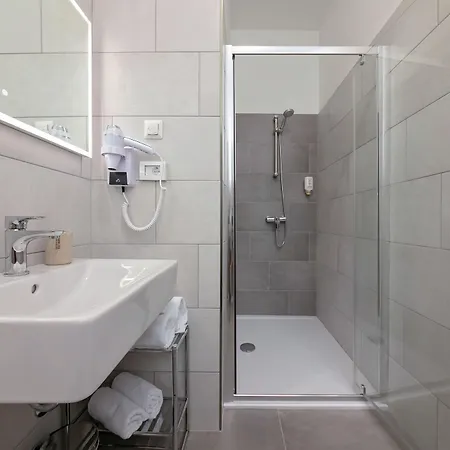 La Preziosa ゲストハウス プーラ